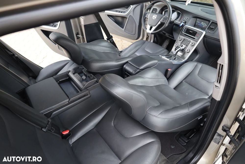 Volvo V60 D6 Plug-In-Hybrid AWD Geartronic Momentum - 12