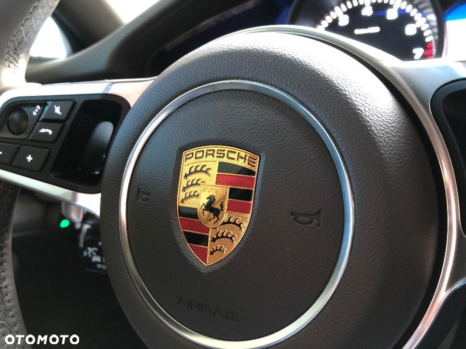 Porsche Panamera 4S - 38