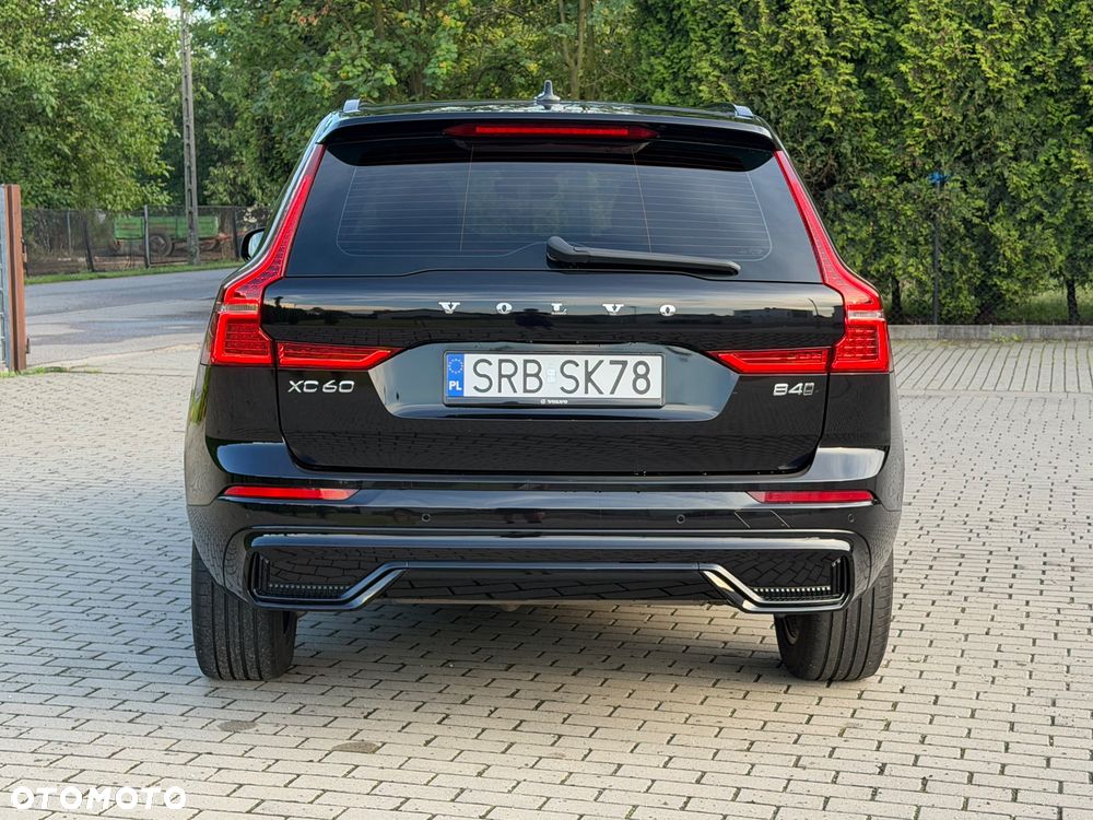 Volvo XC 60 B4 D AWD R-Design - 4