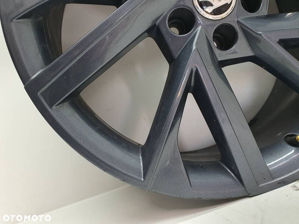 FELGA ALUMINIOWA 18 7J ET39 5X100 SKODA KAMIQ 657601025A - 3