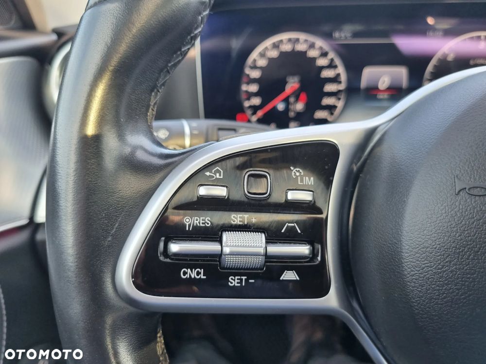 Mercedes-Benz Klasa E 220 d 4-Matic 9G-TRONIC - 34
