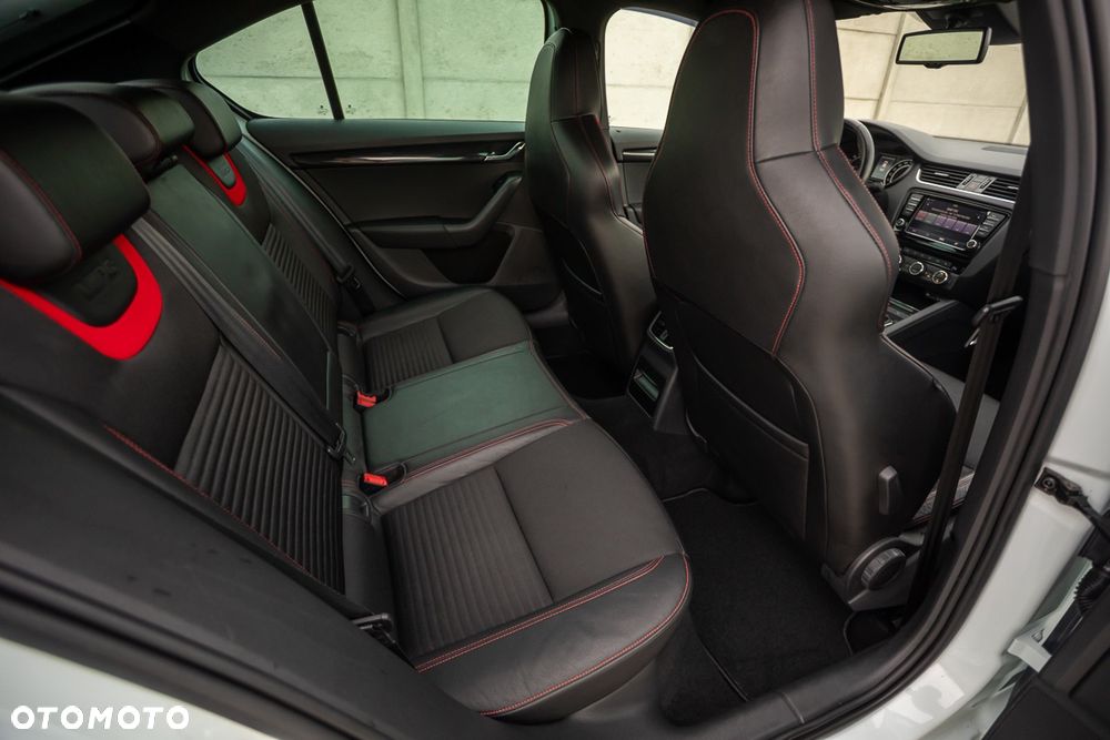 Skoda Octavia 2.0 TDI DSG RS - 20