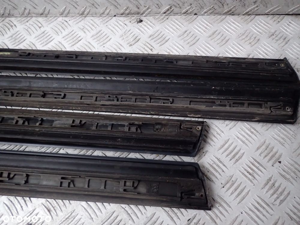 LISTWY DRZWI KOMPLET AUDI A4 B7 - 8