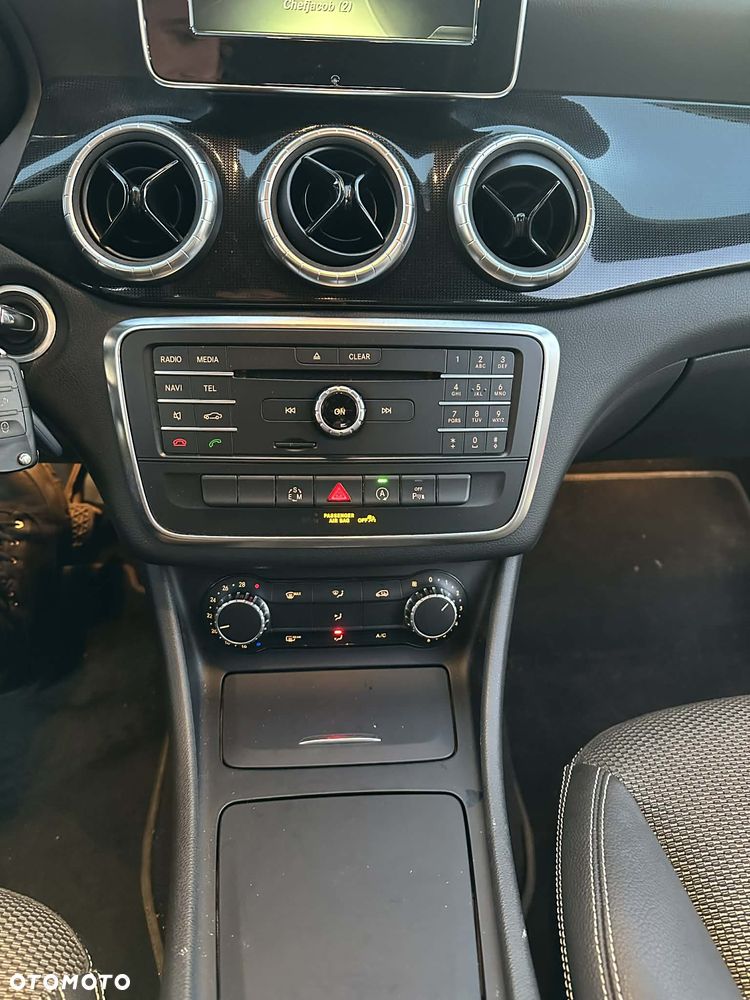 Mercedes-Benz CLA 180 7G-DCT UrbanStyle Edition - 10