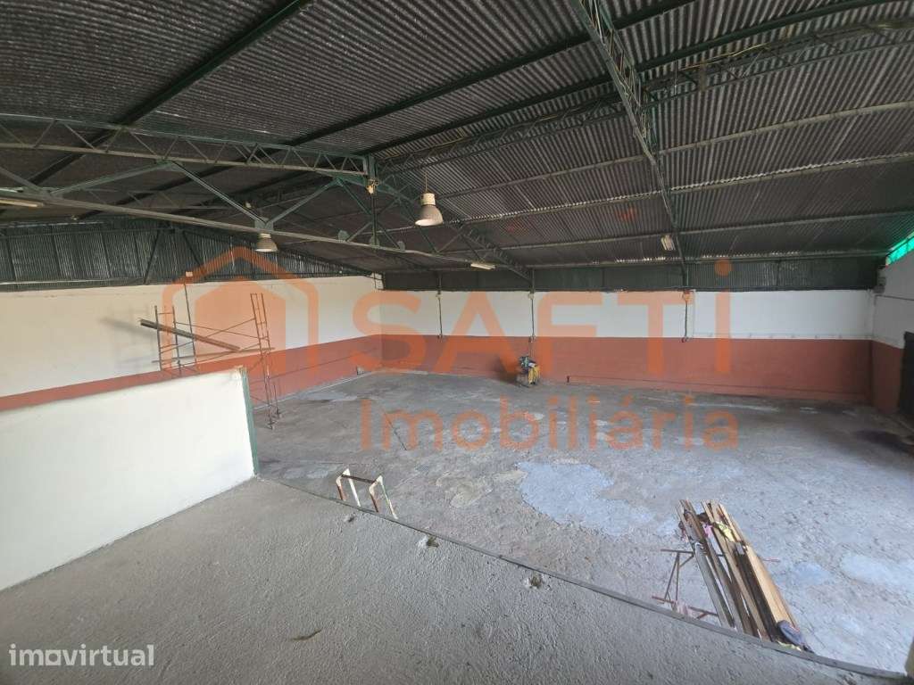 Terreno Rústico de 1480 m2 e Armazém de 340 m2, contento ainda cozi... - Grande imagem: 5/23