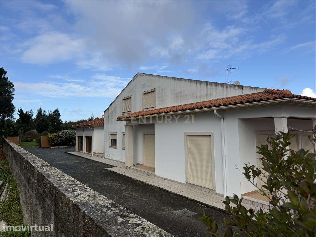 TERRENO COM BENFEITORIA (Moradia T4) – pohled 2