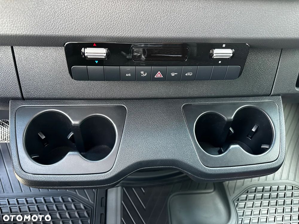 Mercedes-Benz Sprinter - 25