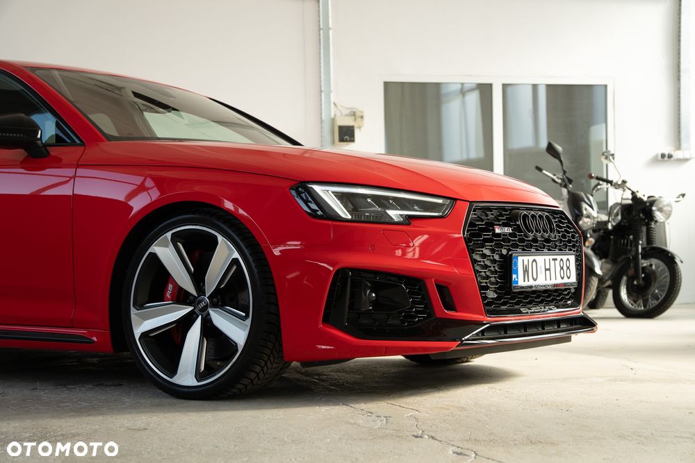 Audi RS4 Avant - 15