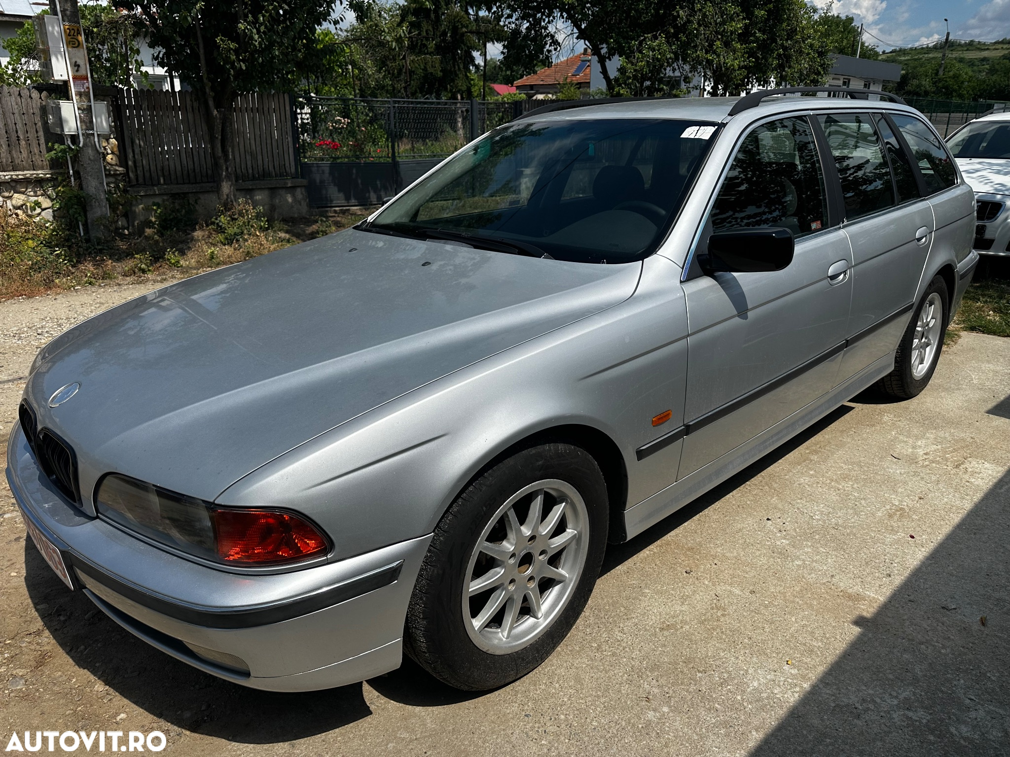 BMW Seria 5 523i Touring - 4