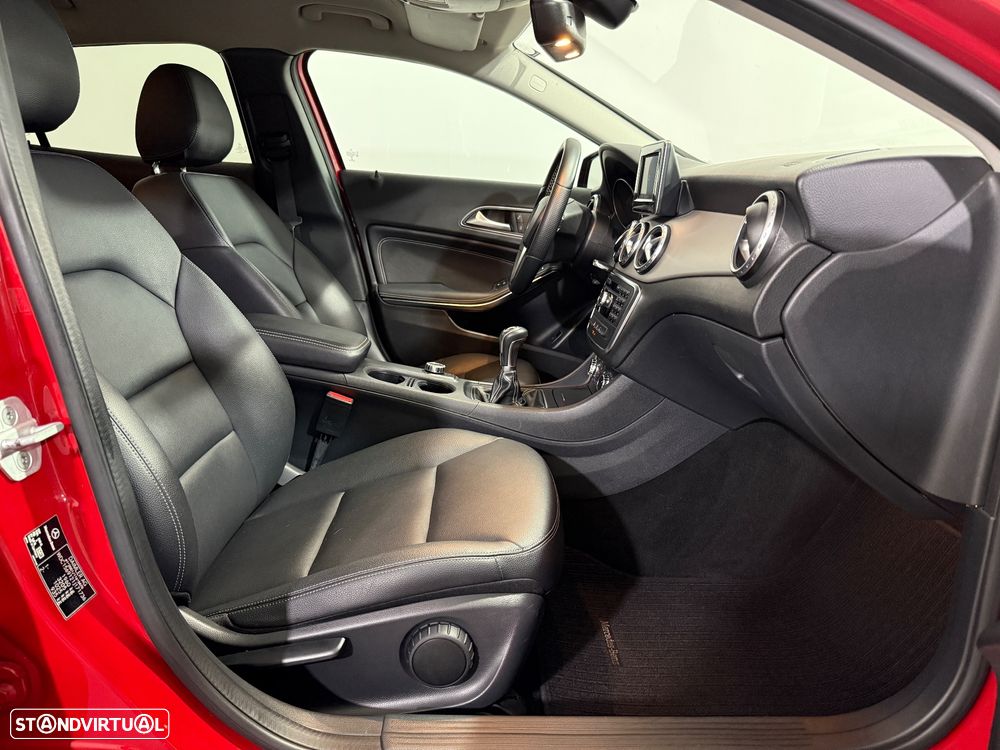 Mercedes-Benz GLA 180 d AMG Line - 16