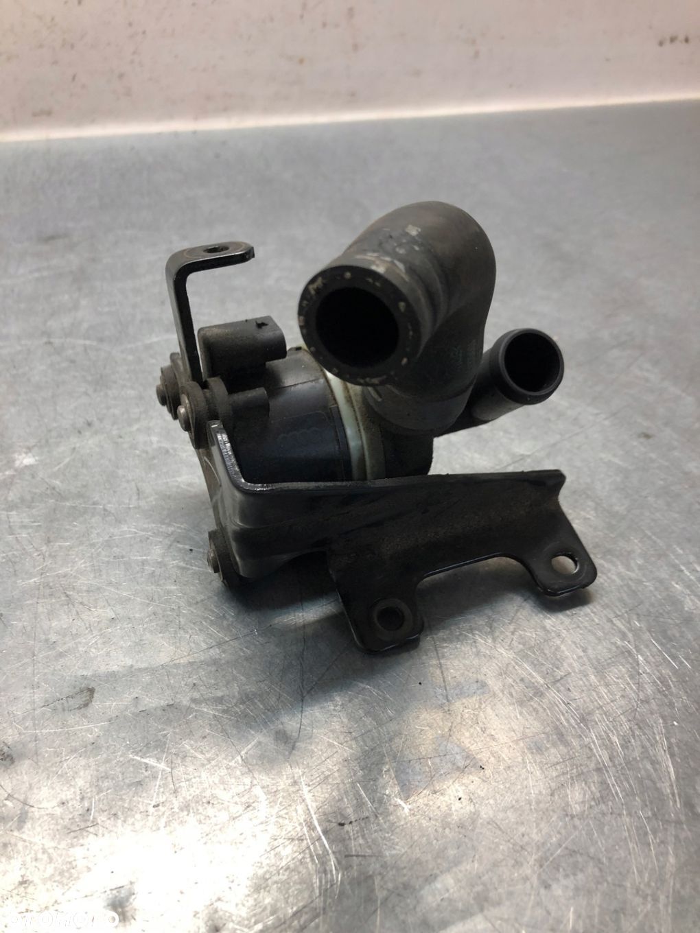 A4 B8 2.0 TDI CGL POMPA WODY 5N0965561A - 1