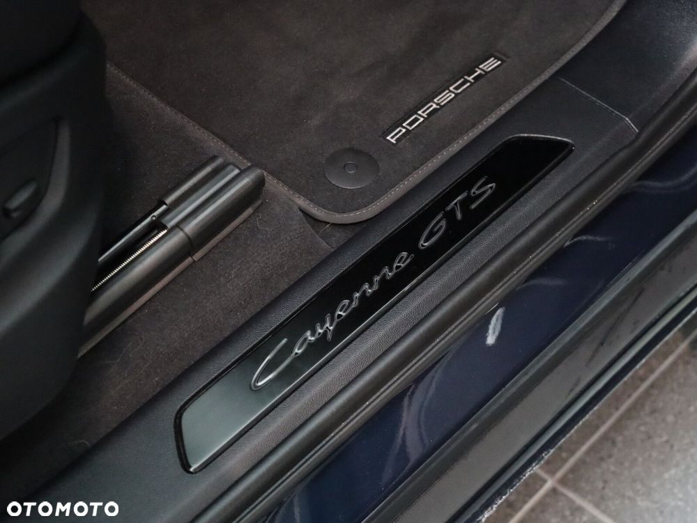 Porsche Cayenne - 22