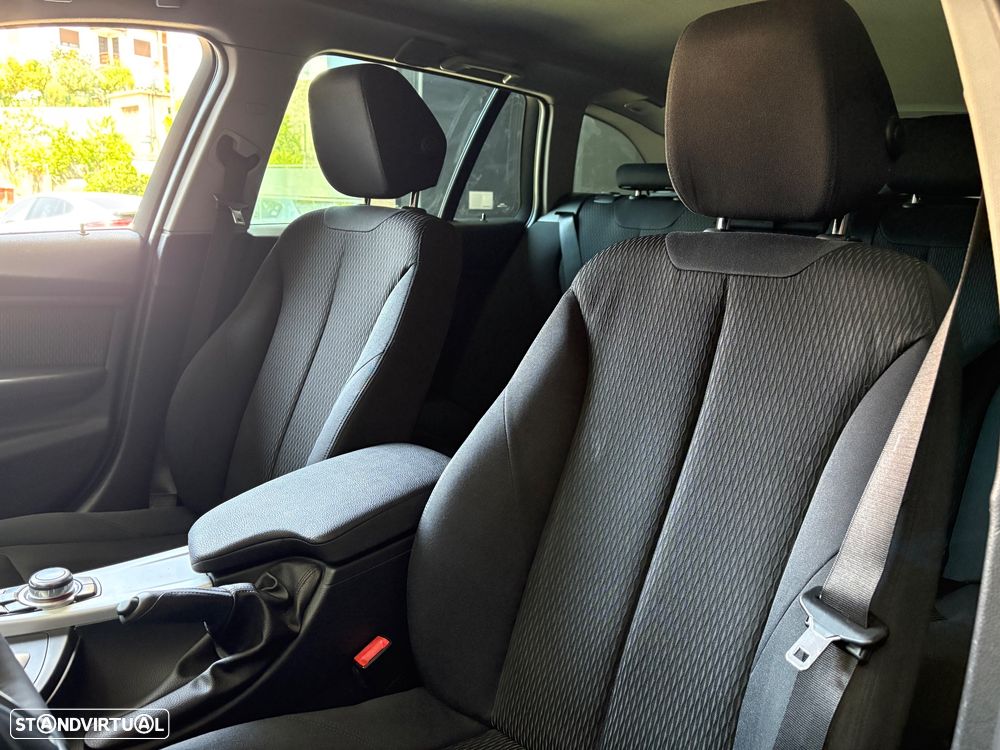 BMW 320 d Aut. Sport Line - 35