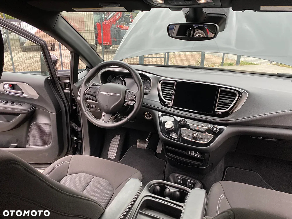 Chrysler Pacifica - 20
