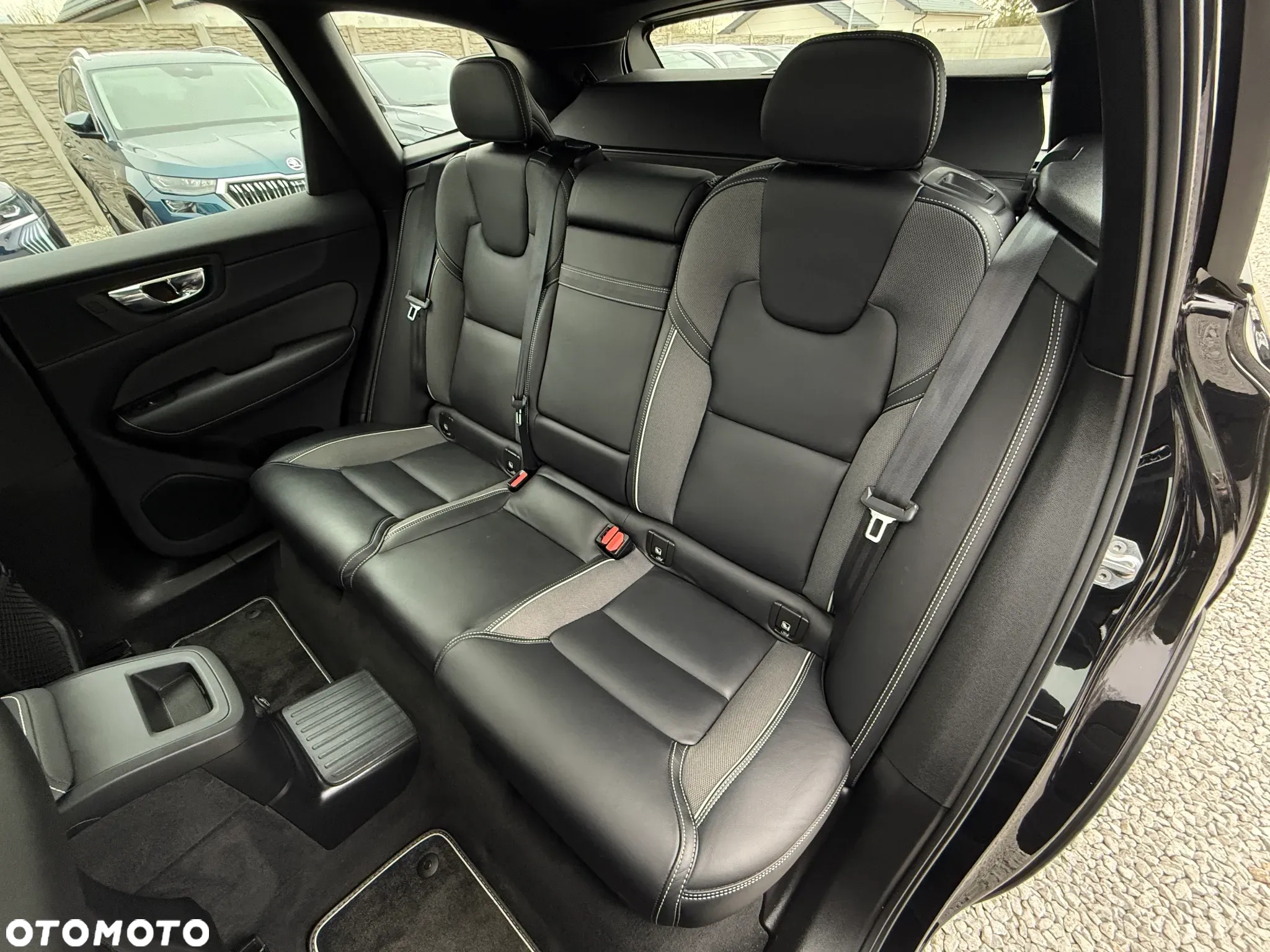 Volvo XC 60 T8 Plug-In Hybrid AWD R-Design - 34