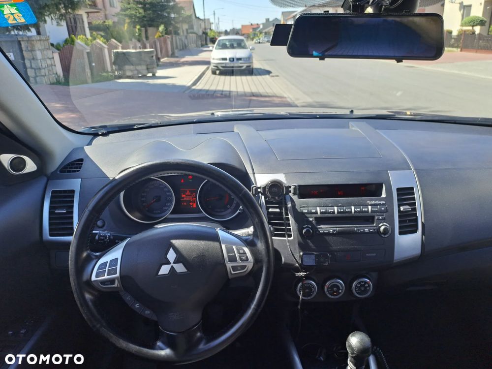 Mitsubishi Outlander 2.2 DID Intense + - 6