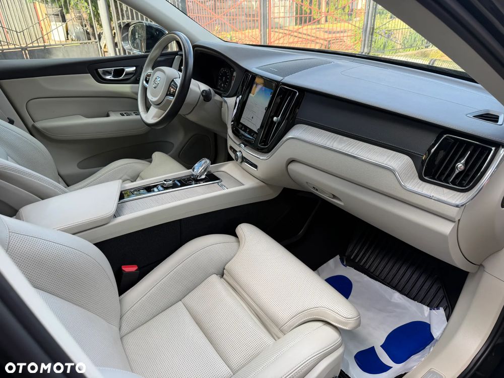 Volvo XC 60 T8 Plug-In Hybrid AWD Inscription - 12