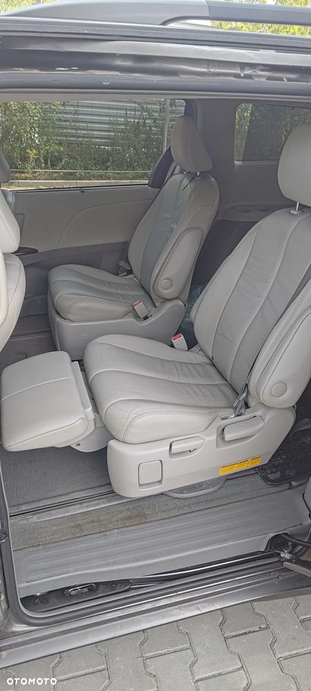 Toyota Sienna 3.5 V6 - 11