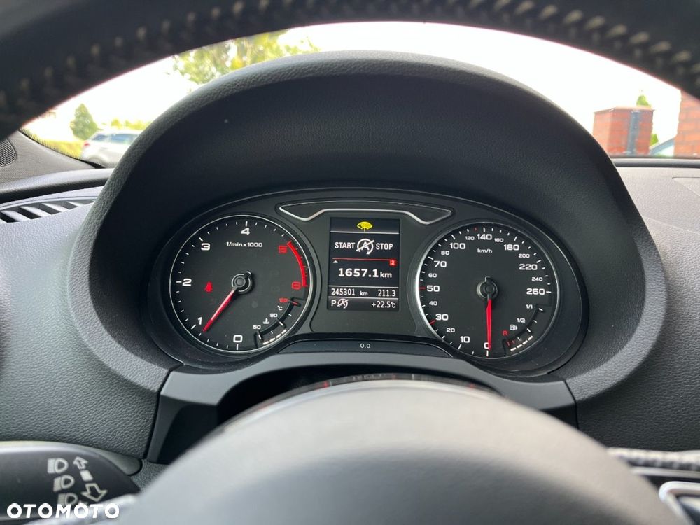 Audi A3 Sportback 2.0 TDI (clean diesel) S tronic S line Sportpaket - 9