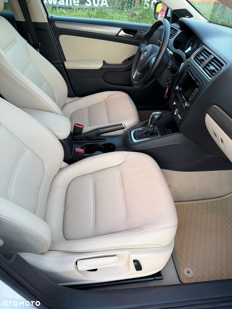 Volkswagen Jetta 2.0 TDI DSG Highline - 29