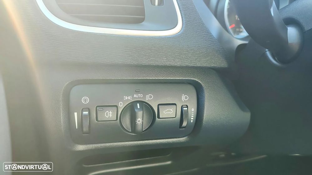 Volvo V40 D2 Kinetic - 13