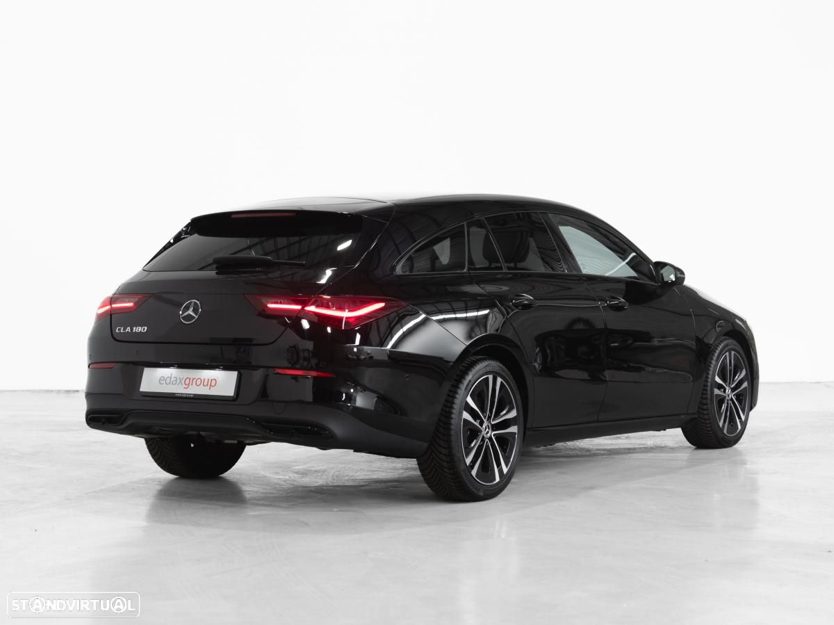 Mercedes-Benz CLA 180 Shooting Brake 7G-DCT - 3