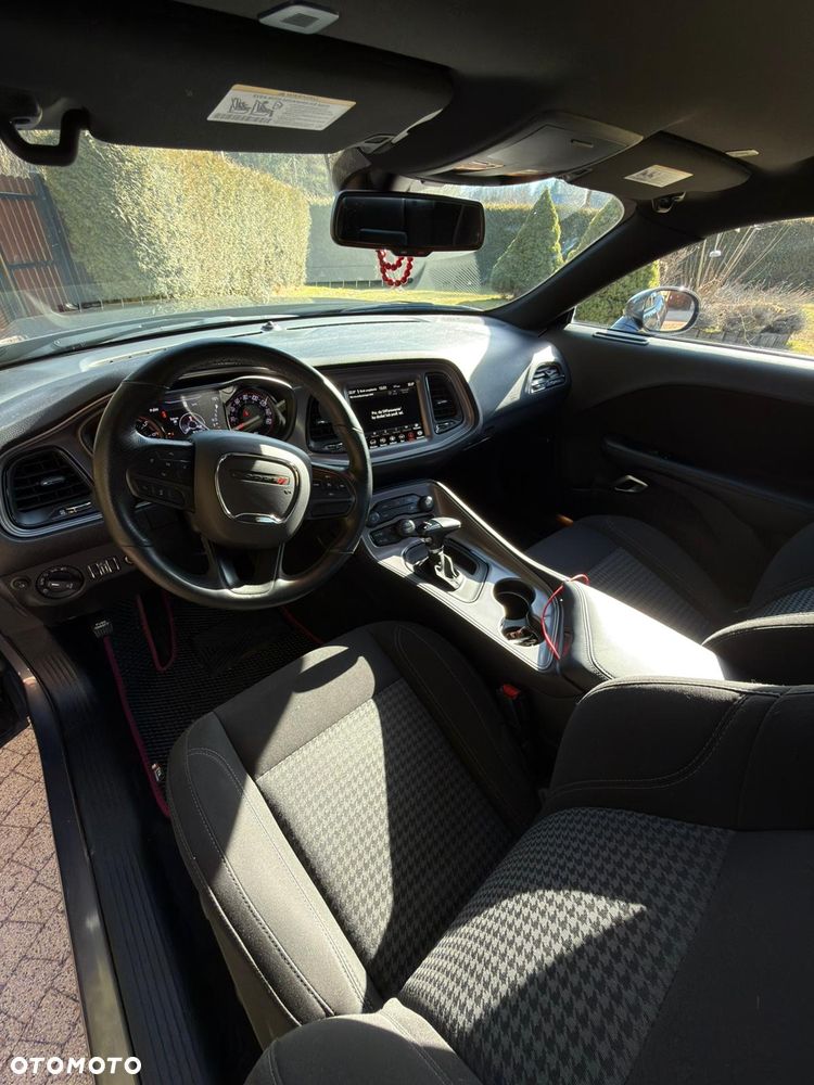 Dodge Challenger - 8