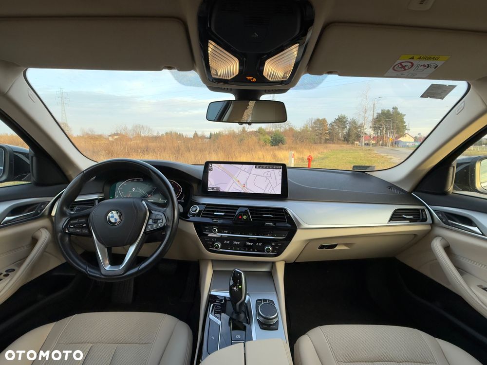 BMW Seria 5 530i xDrive - 9