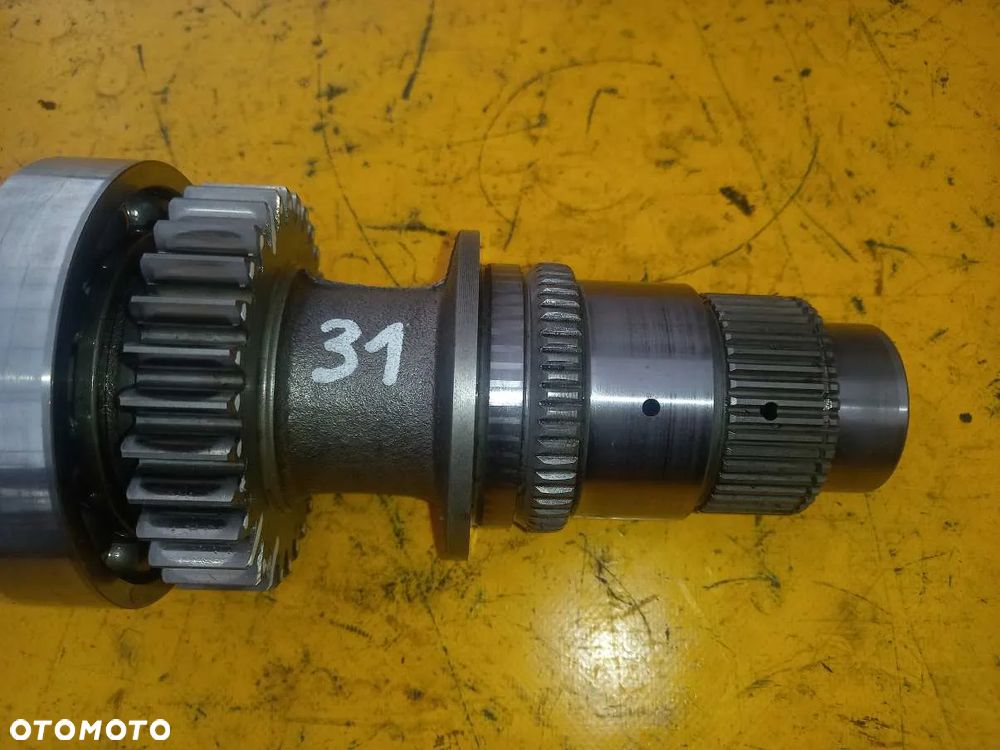 Główny wałek skrzyni 12x12 New Holland 6640 - 4