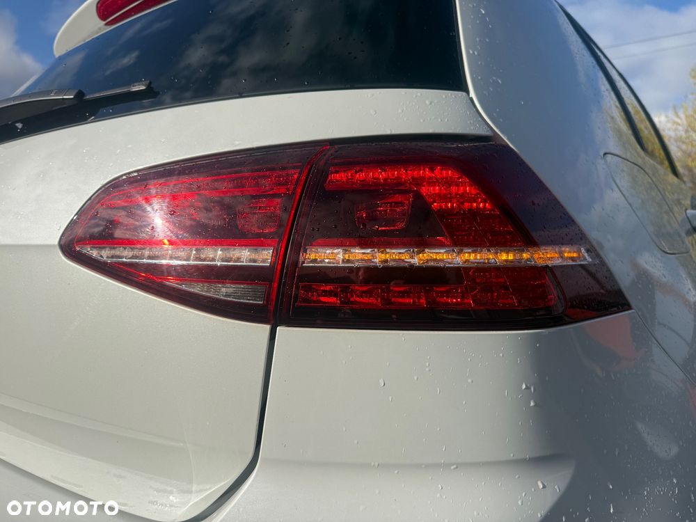 Volkswagen Golf - 8