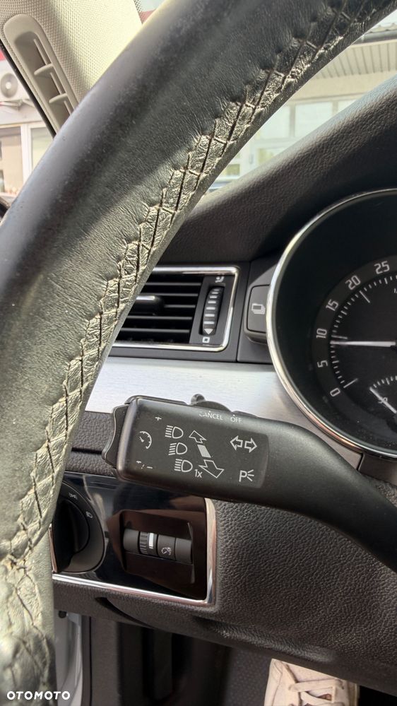 Skoda Superb 2.0 TDI DSG Ambition - 30
