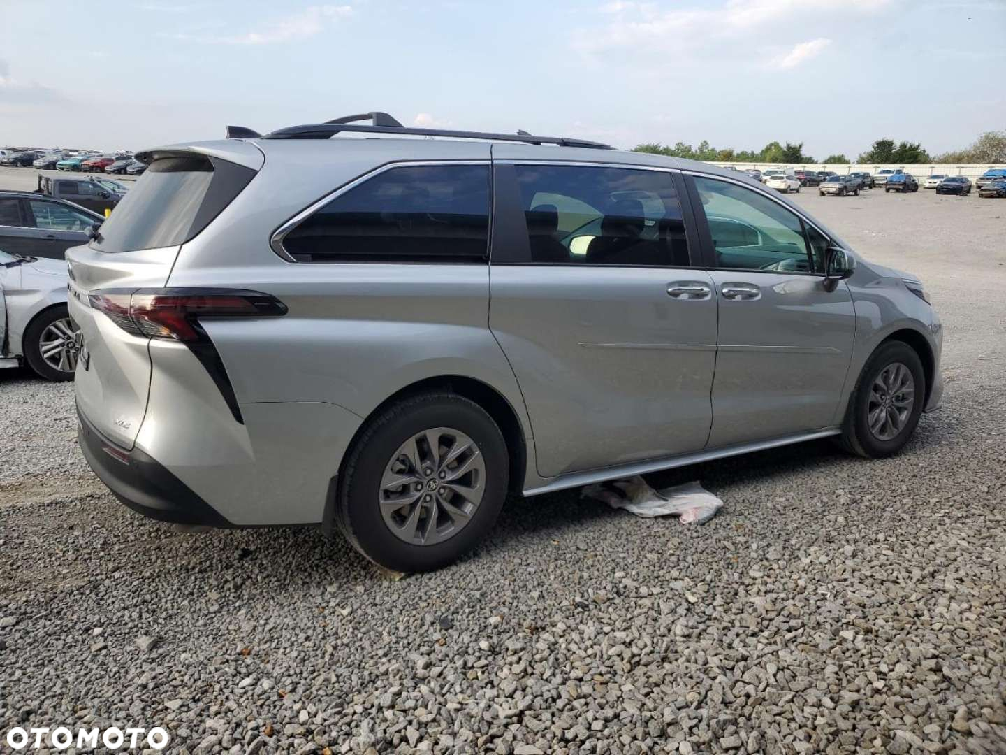 Toyota Sienna - 4