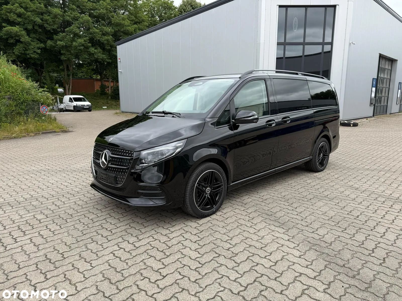 Mercedes-Benz Klasa V 300 d extralang 4Matic 9G-TRONIC Edition 2023 - 1