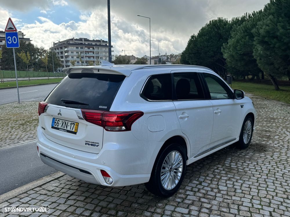 Mitsubishi Outlander - 26