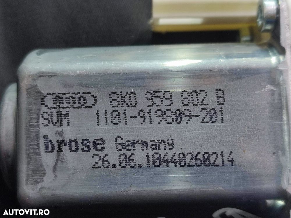 Motoras geam dreapta fata 8K0959802B Audi A8 D4/4H [2010 - 2014] 4.2 - 2