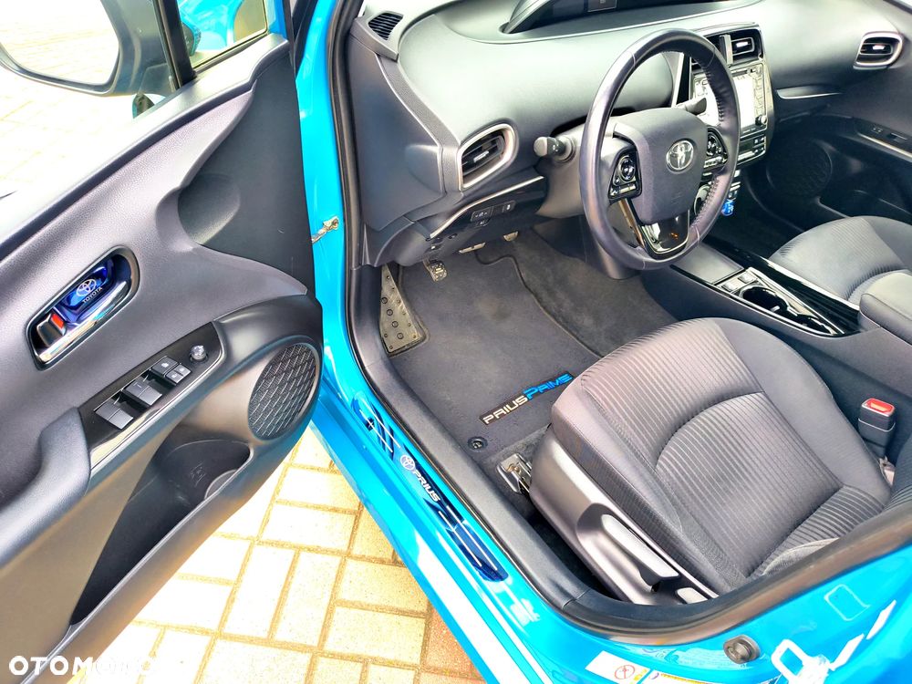 Toyota Prius (Hybrid) Comfort - 12