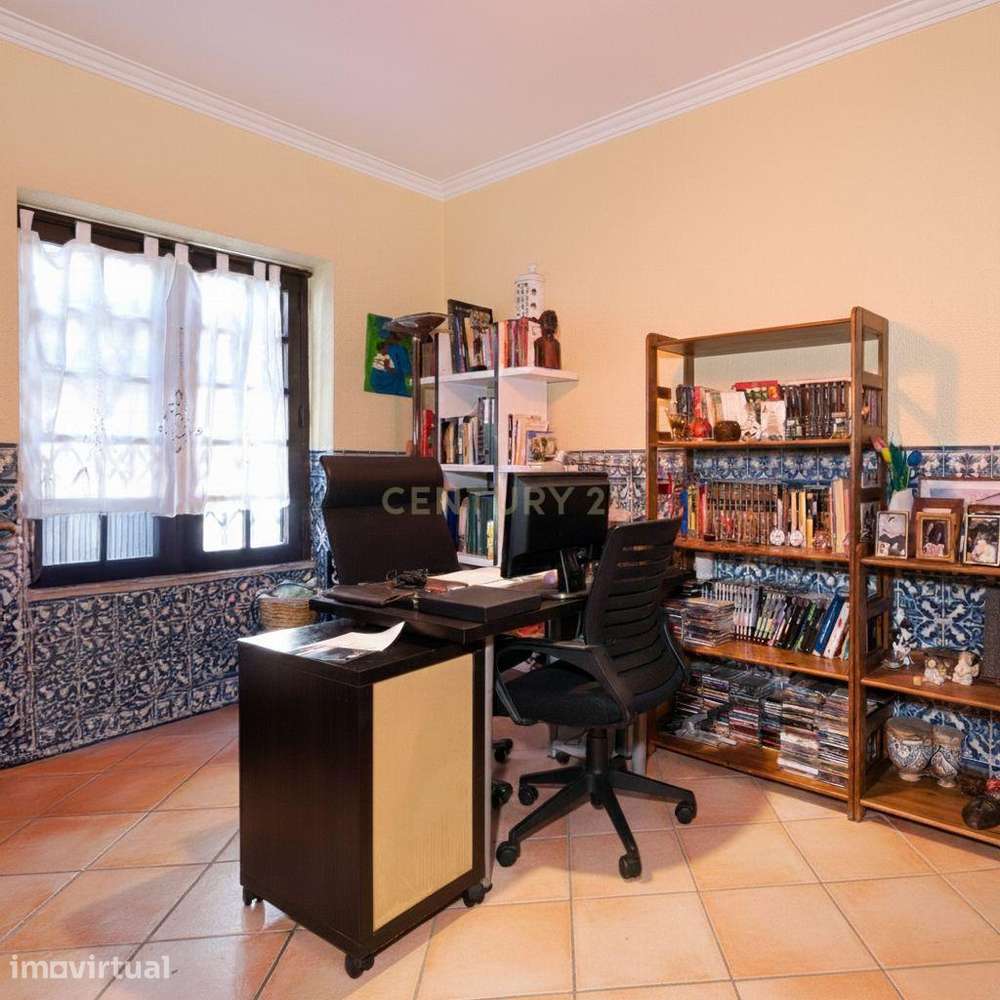Moradia T4 (Ponta de Banda) com Suite, Garagem e Logradouro — Palhais - Grande imagem: 3/29