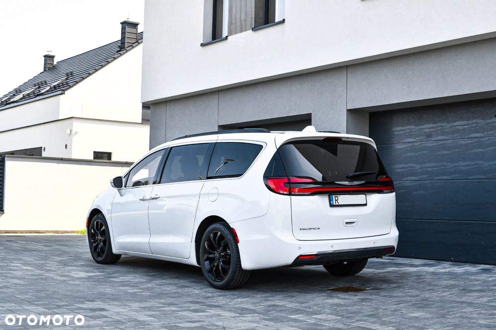Chrysler Pacifica - 4