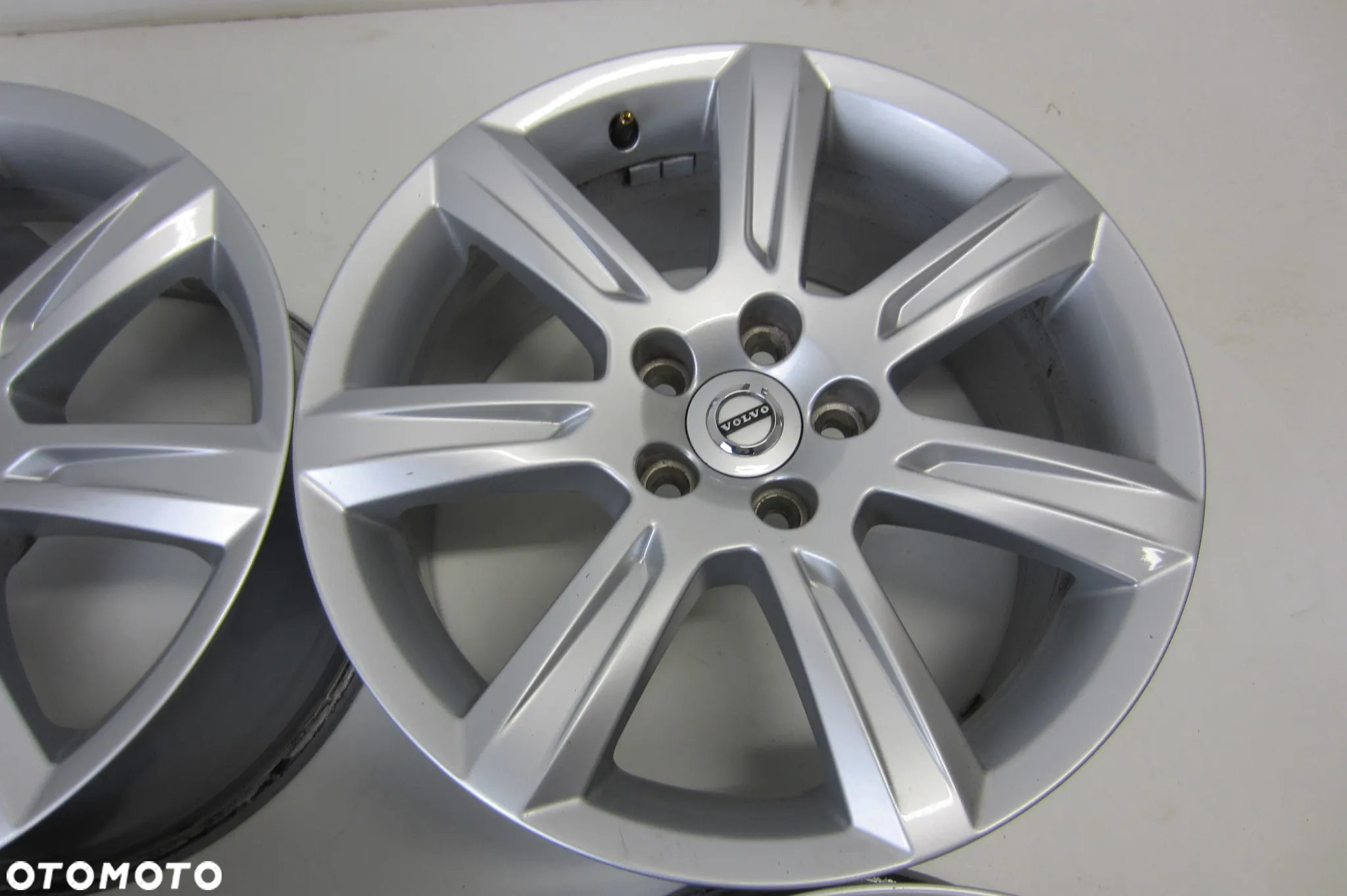 FELGI ALUMINIOWE 17 VOLVO V40 V70 XC60 C30 CX30  XC70 S80 S60 V60 V90 S90 ORYGINAŁ - 4