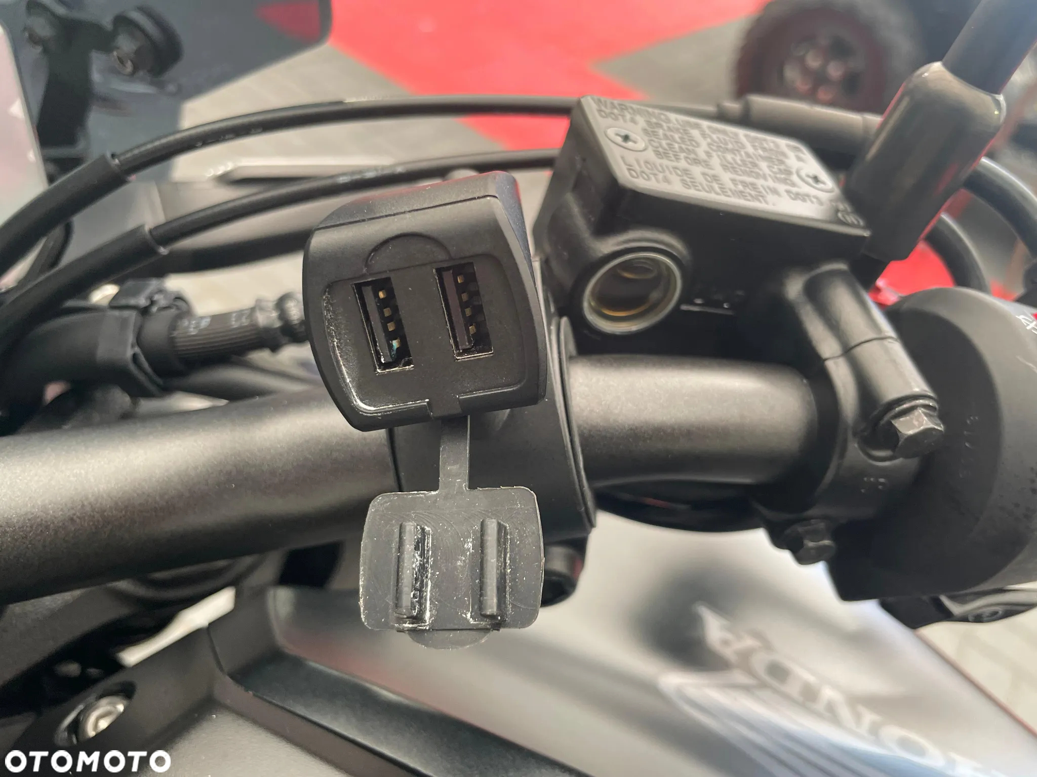 Honda CB - 12