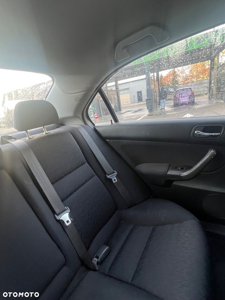 Honda Accord 2.0 Executive - 11