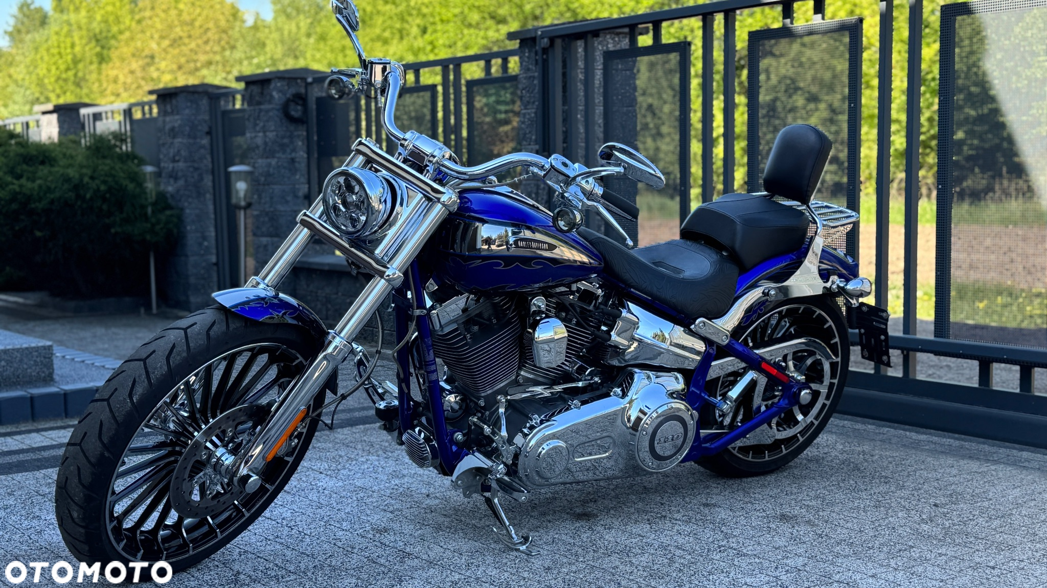 Harley-Davidson Softail Breakout - 14