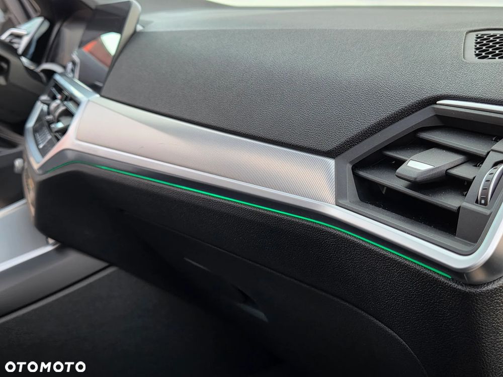 BMW Seria 3 320d Luxury Line sport - 37