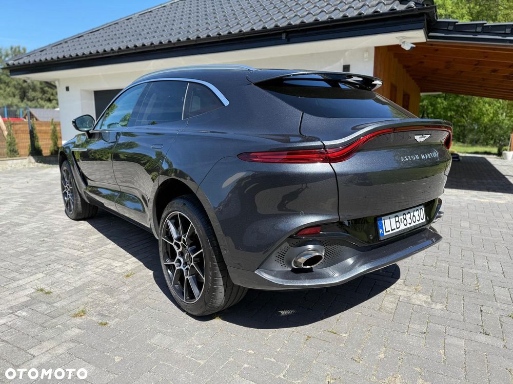 Aston Martin DBX - 5