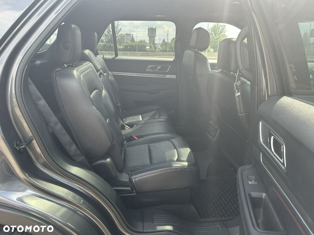 Ford Explorer - 18