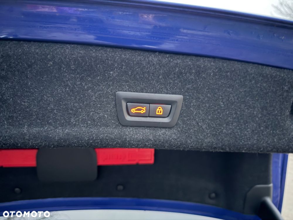 BMW Seria 3 330e Sport Line - 20