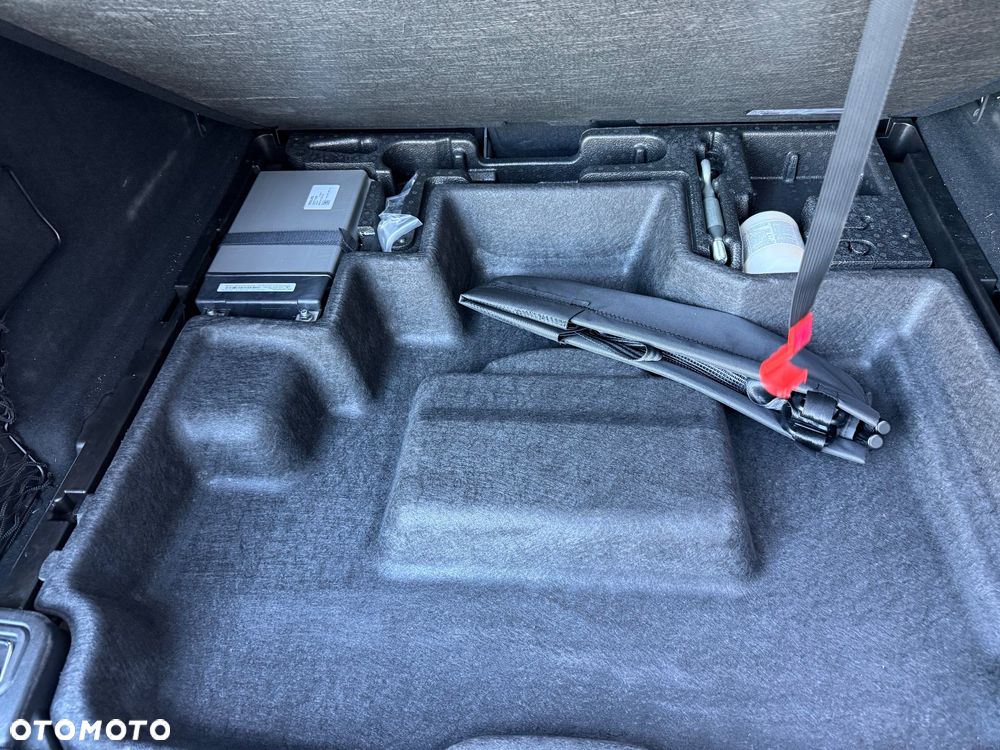 Volvo XC 60 B4 D AWD Plus Dark - 32