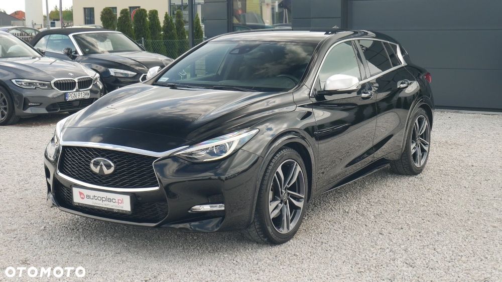 Infiniti Q30 - 4