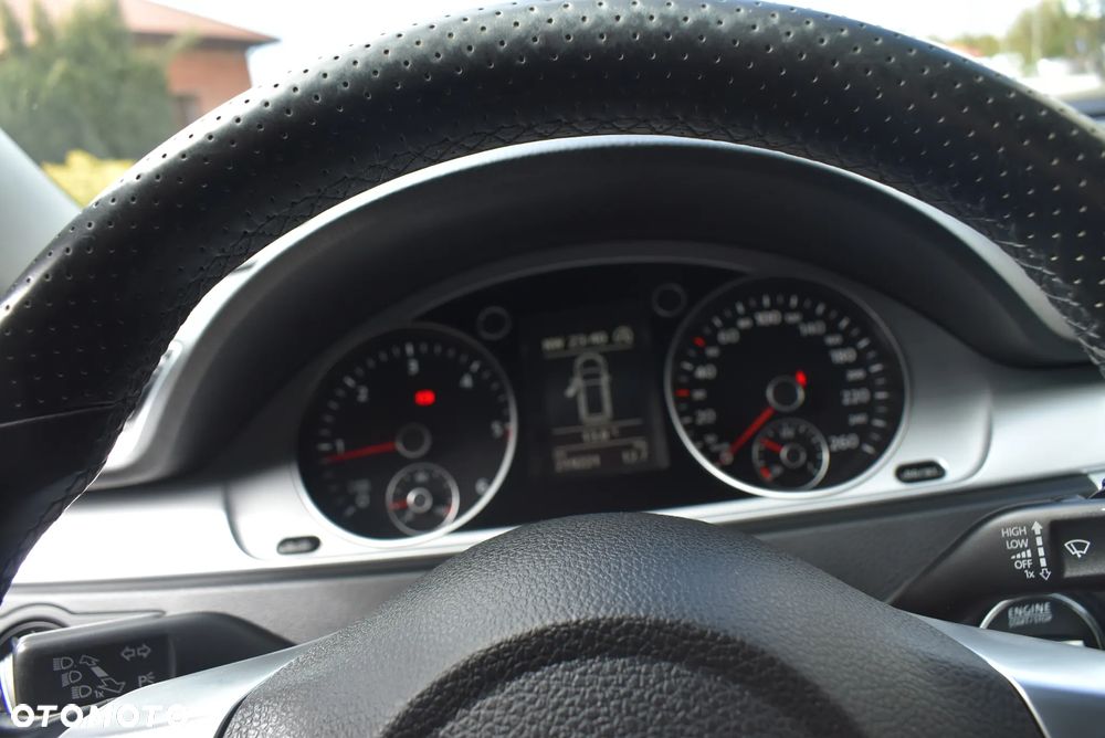 Volkswagen Passat 2.0 TDI DPF R-Line Edition - 26