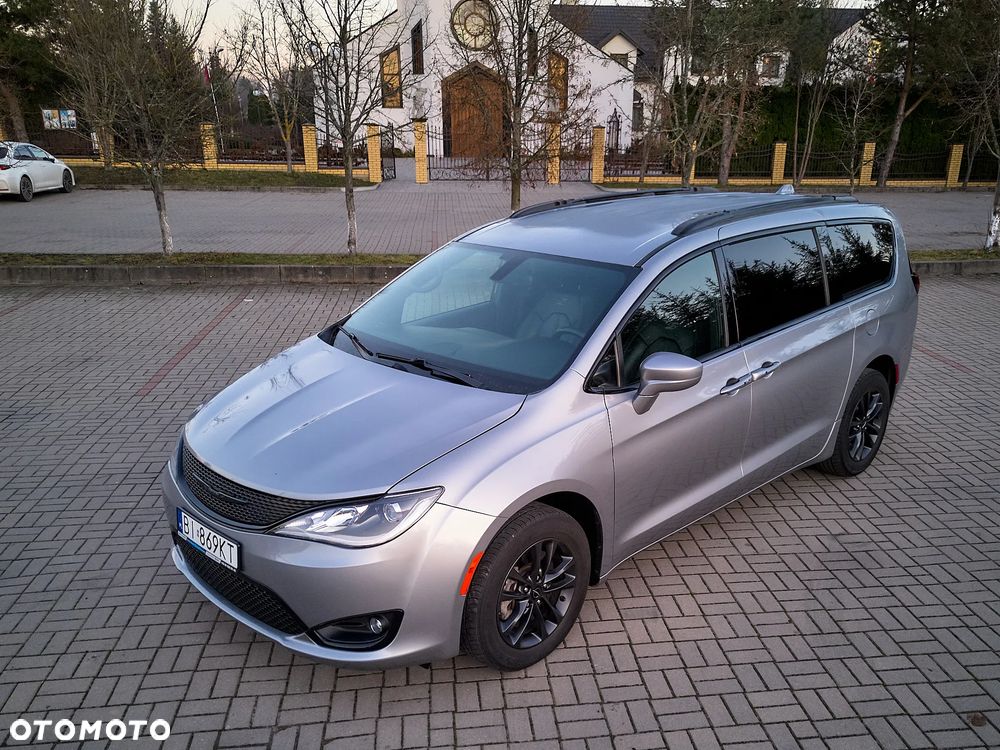 Chrysler Pacifica - 39